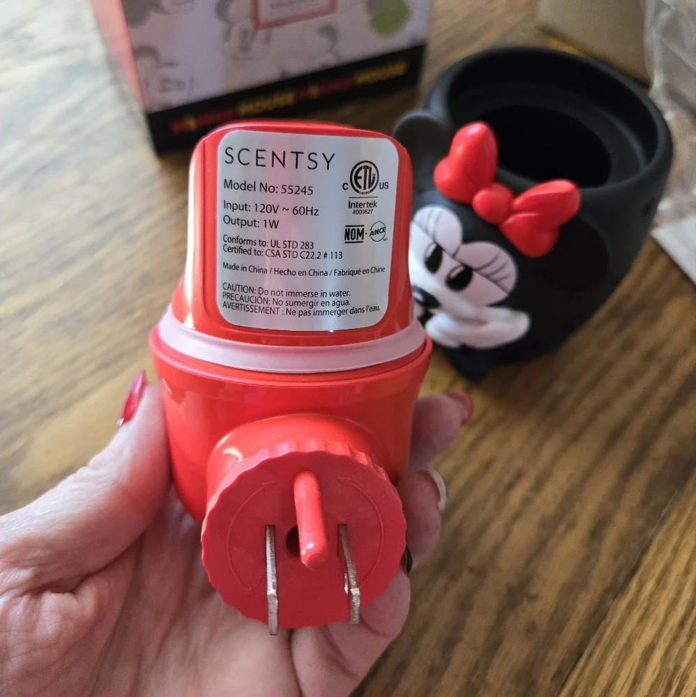 👀50% OFF👃🔌NWT‼️ Scentsy 